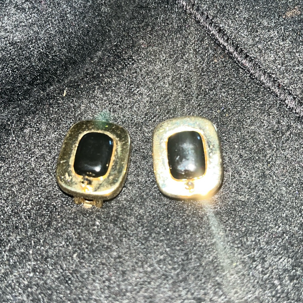 Nordstrom Black Enamel Gold Tone Clip On Earrings Nwot